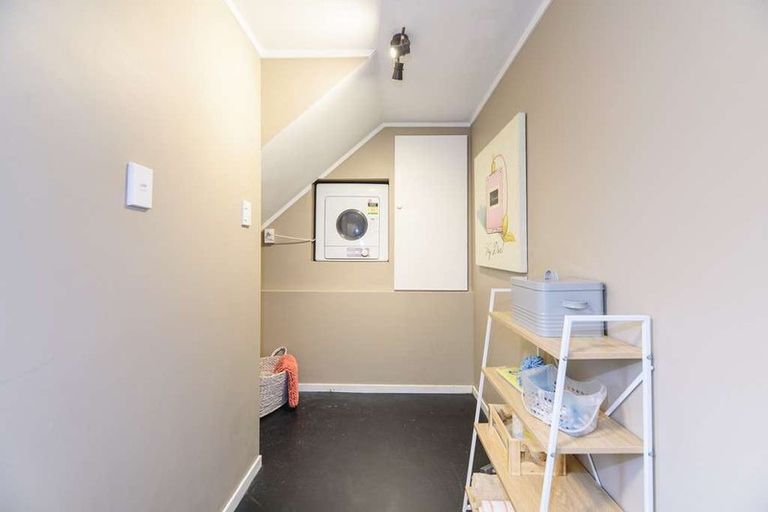 Photo of property in 2a/123 Hutchinsons Road, Bucklands Beach, Auckland, 2014