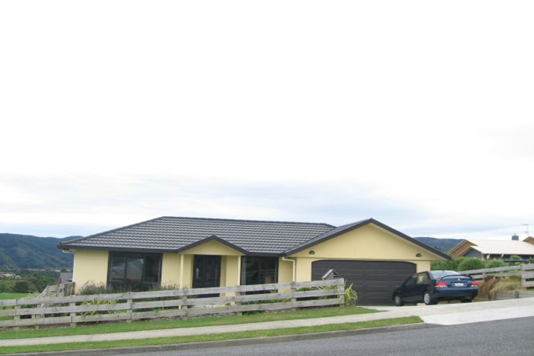 Photo of property in 21 Mount Marua Drive, Timberlea, Upper Hutt, 5018