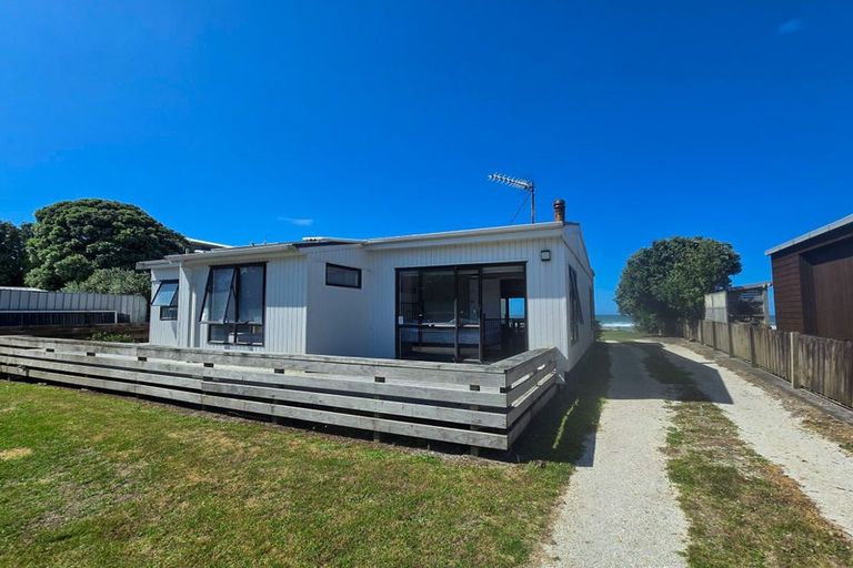 Photo of property in 213 Pukehina Parade, Pukehina, 3189