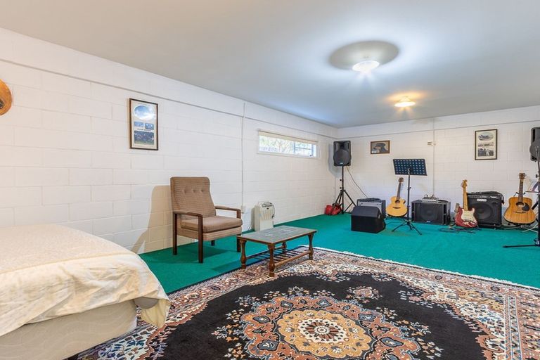 Photo of property in 10 Rosebank Grove, Waikanae, 5036