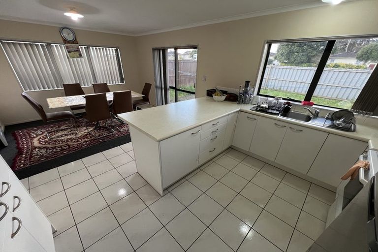 Photo of property in 1/415 Roscommon Road, Clendon Park, Auckland, 2103