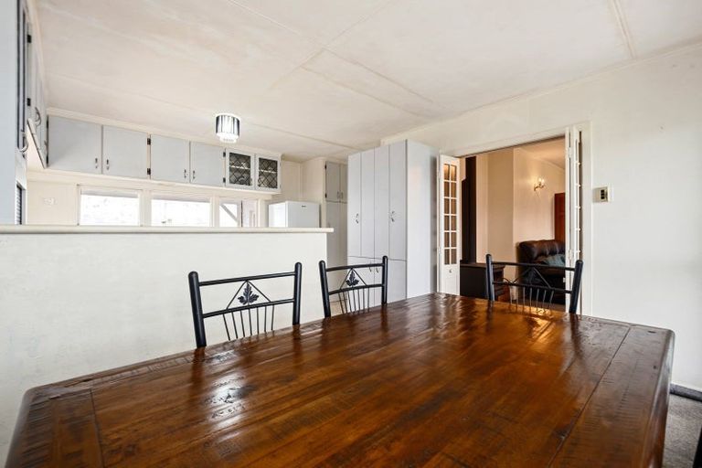 Photo of property in 220 Mangorei Road, Merrilands, New Plymouth, 4312