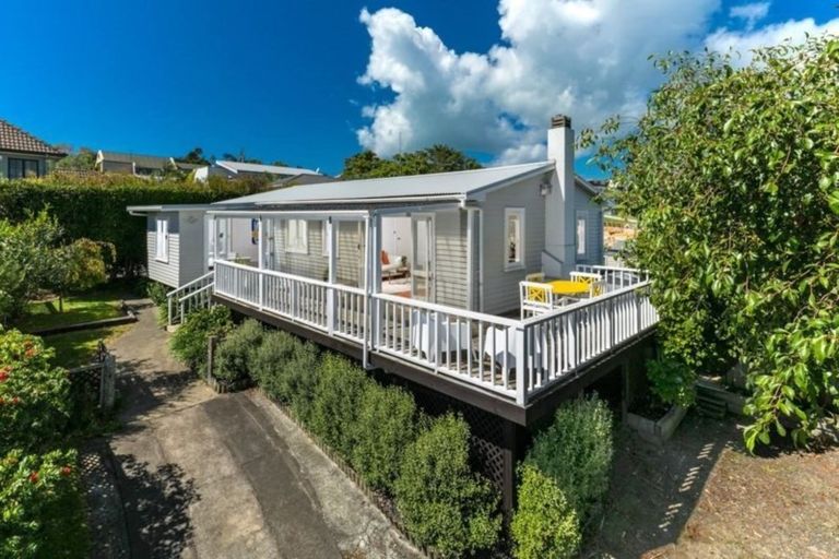 Photo of property in 2/18 Kenmure Avenue, Forrest Hill, Auckland, 0620