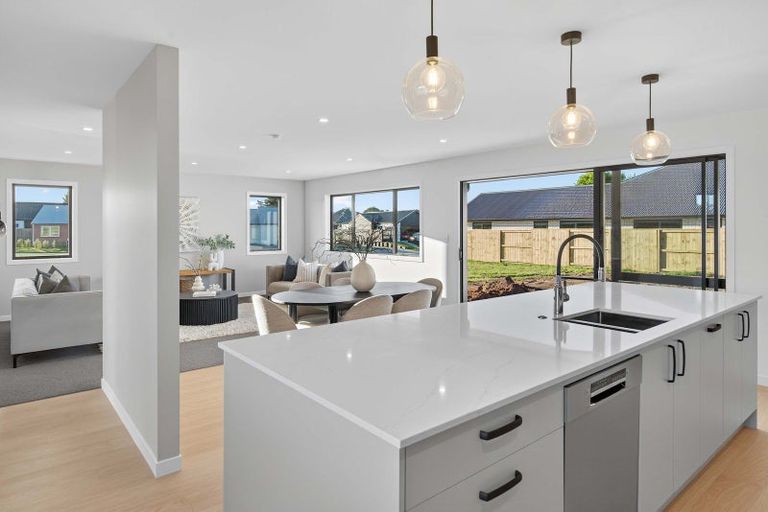 Photo of property in 15 Silverwood Lane, Leamington, Cambridge, 3495