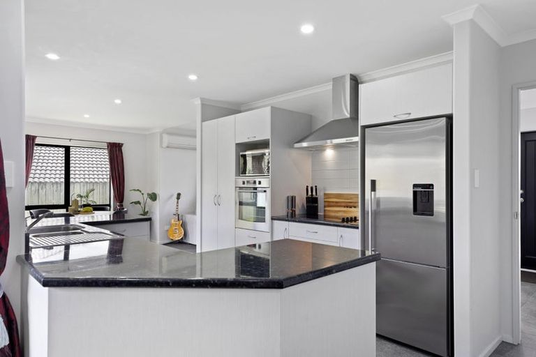 Photo of property in 182 Ballintoy Park Drive, Welcome Bay, Tauranga, 3175