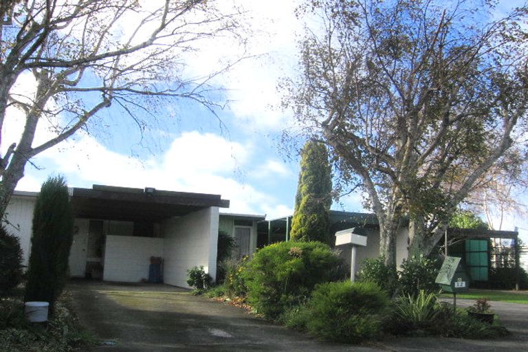 Photo of property in 11 Westmere Place, Takaro, Palmerston North, 4412