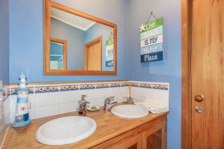 Photo of property in 37 Greenock Drive, Manukau Heads, Waiuku, 2684