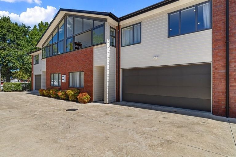 Photo of property in 2/15 Cook Street, Hamilton East, Hamilton, 3216