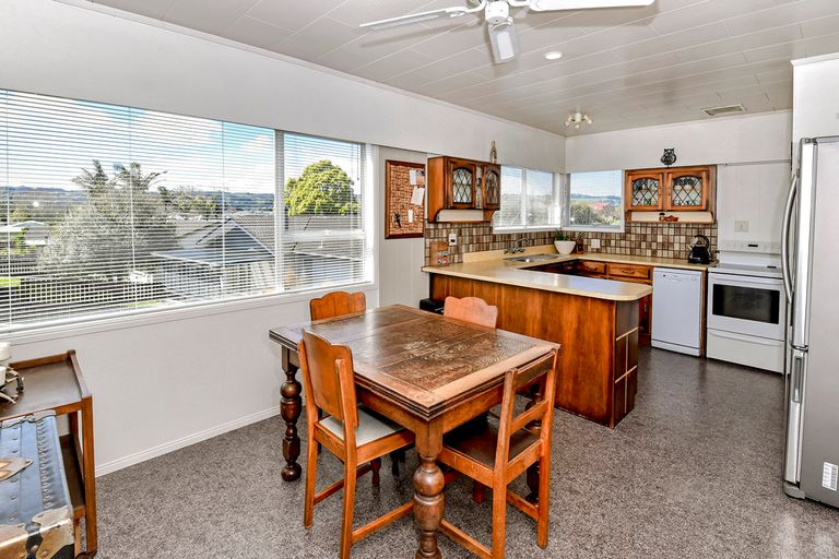 Photo of property in 14 Snowden Place, Opaheke, Papakura, 2113