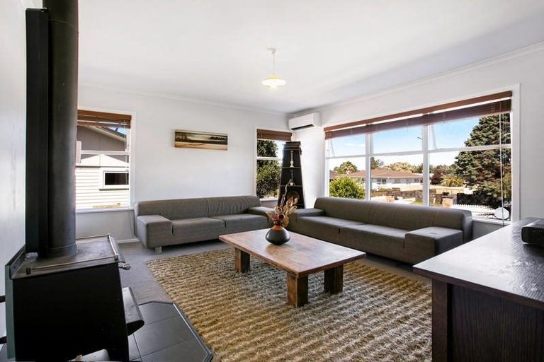 Photo of property in 42 Hilling Street, Titirangi, Auckland, 0604