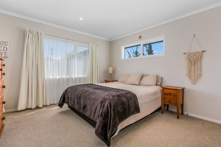 Photo of property in 42 Main Road, Titahi Bay, Porirua, 5022