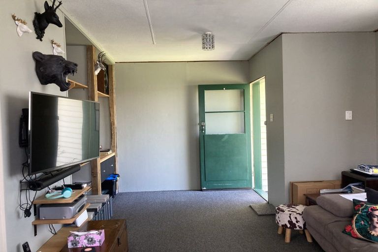 Photo of property in 89 Broadway, Waitara, 4320