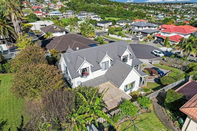 Photo of property in 5 Figtree Terrace, Goodwood Heights, Auckland, 2105