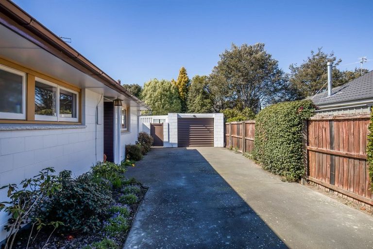 Photo of property in 2/208 Waimairi Road, Ilam, Christchurch, 8041