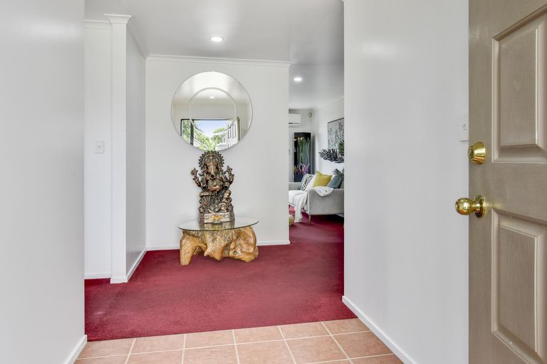 Photo of property in 1 Samara Place, Clendon Park, Auckland, 2103