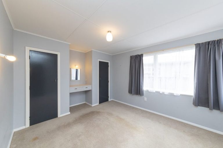 Photo of property in 88 Wikiriwhi Crescent, Awapuni, Palmerston North, 4412