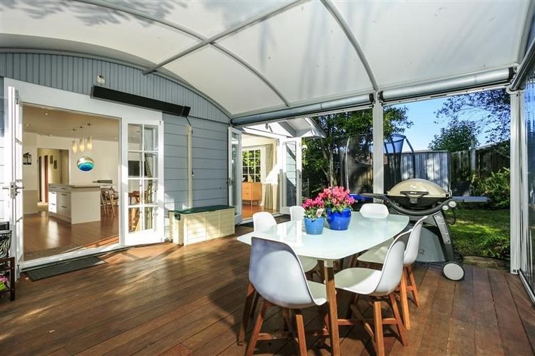 Photo of property in 28 Lavery Place, Sunnynook, Auckland, 0632
