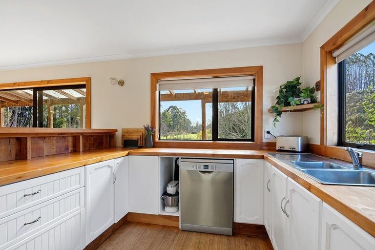 Photo of property in 7 Neudorf Road, Upper Moutere, 7175