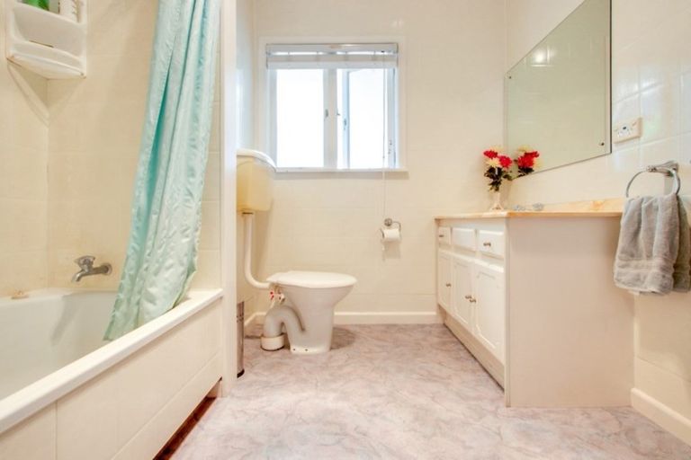 Photo of property in 7 Cambridge Terrace, Taradale, Napier, 4112