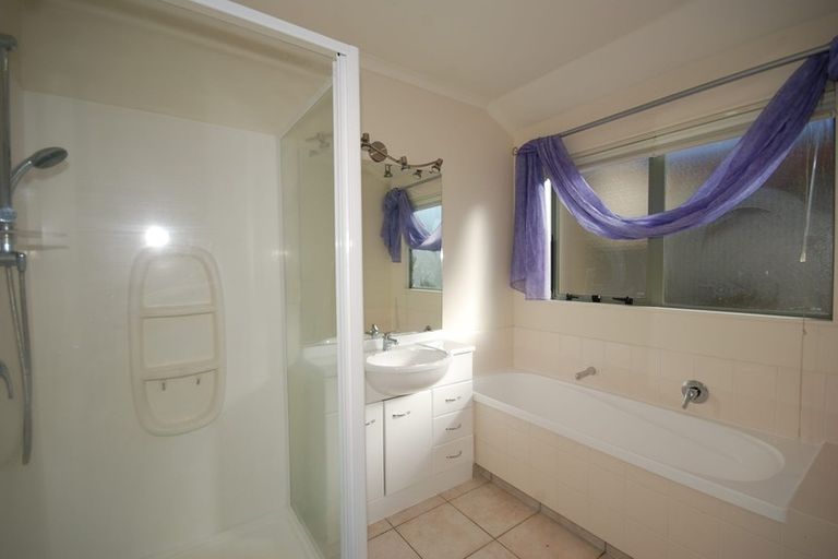 Photo of property in 23 Ironstone Place, Randwick Park, Auckland, 2105