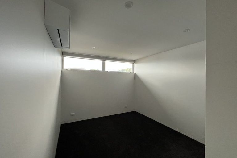 Photo of property in 451 East Coast Road, Murrays Bay, Auckland, 0630