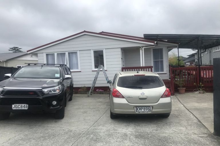 Photo of property in 11a Bamboo Grove, Kelston, Auckland, 0602