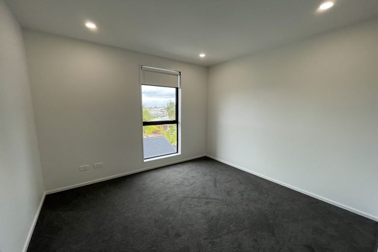 Photo of property in 5a Merton Avenue, Glenfield, Auckland, 0627
