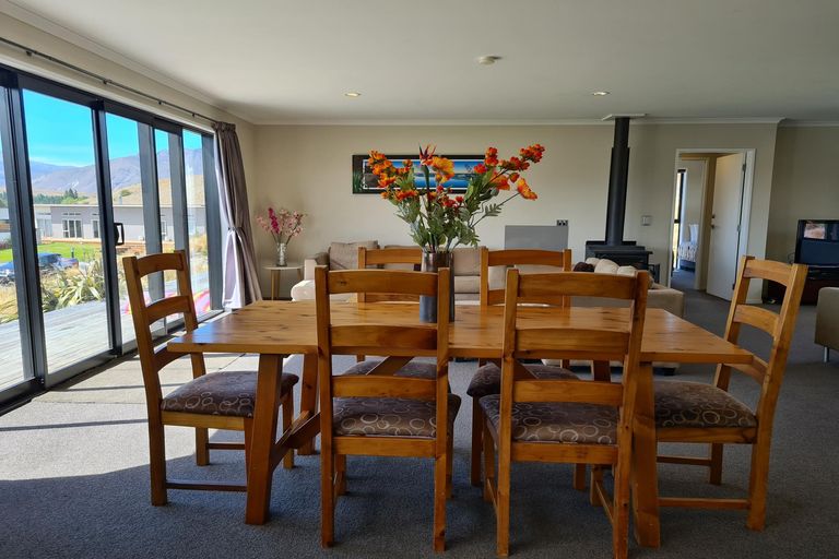 Photo of property in 6 Manning Place, Lake Tekapo, 7999