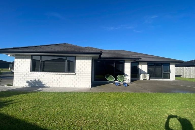 Photo of property in 28 Powhaitere Road, One Tree Point, 0118