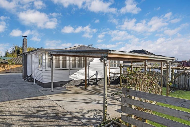 Photo of property in 71 Larnoch Road, Henderson, Auckland, 0610