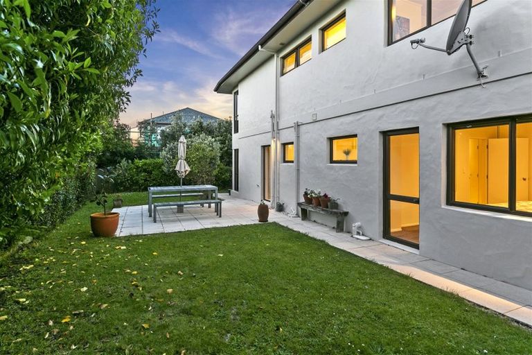 Photo of property in 1/72 Gulf View Road, Murrays Bay, Auckland, 0630