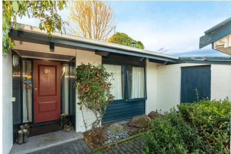 Photo of property in 12 Burrows Place, Ilam, Christchurch, 8041