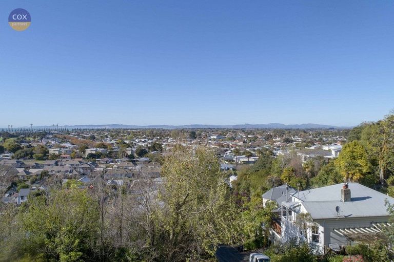 Photo of property in 27a Enfield Road, Hospital Hill, Napier, 4110