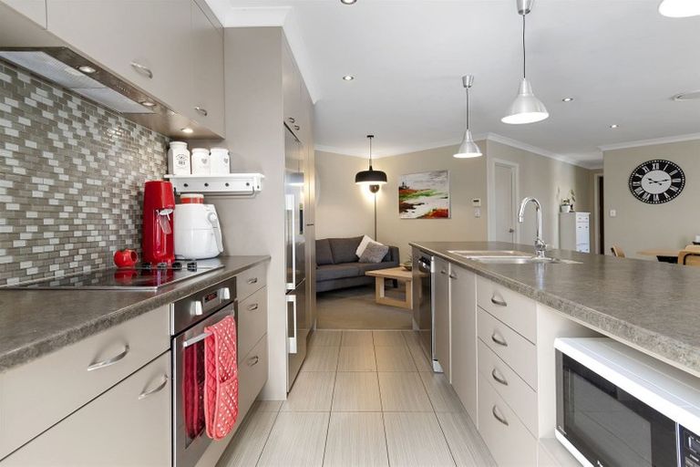 Photo of property in 124 Castlewold Drive, Bethlehem, Tauranga, 3110