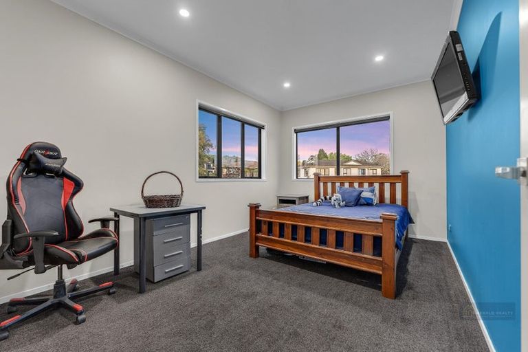 Photo of property in 1 Leven Lane, Totara Heights, Auckland, 2105