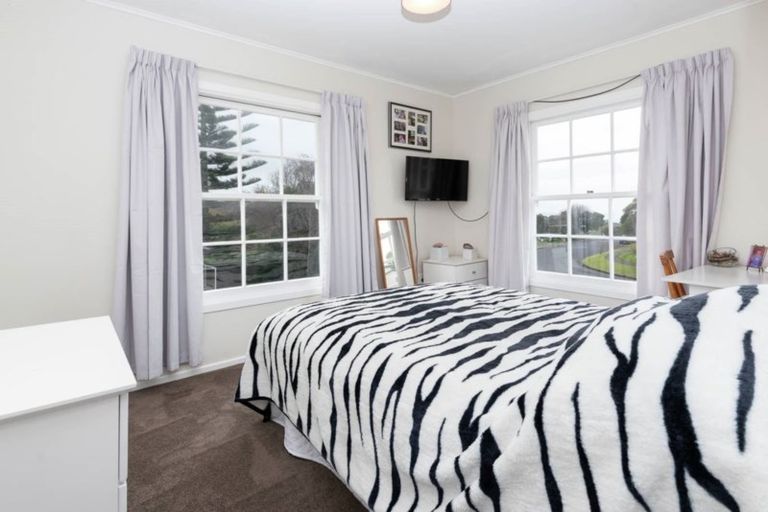 Photo of property in 24 Cheriton Road, Mellons Bay, Auckland, 2014