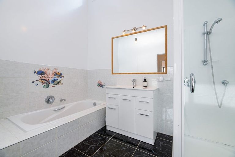 Photo of property in 5 Derwent Crescent, Titirangi, Auckland, 0604