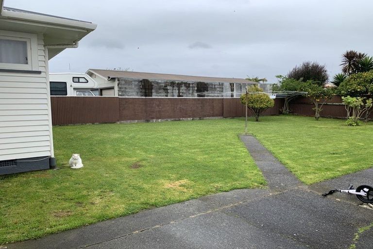 Photo of property in 16 Cornwall Street, Levin, 5510