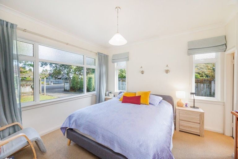 Photo of property in 27 Pahiatua Street, Hokowhitu, Palmerston North, 4410