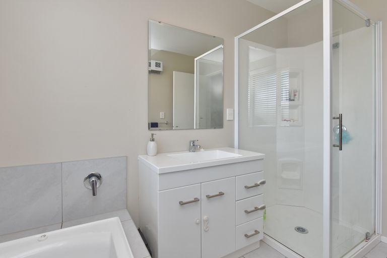 Photo of property in 15 Taggart Place, Sockburn, Christchurch, 8042