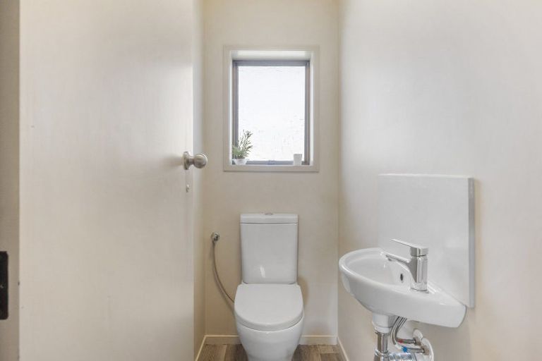 Photo of property in 2/7 Kathleen Place, Rainbow Point, Taupo, 3330