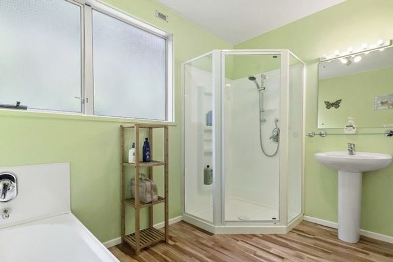 Photo of property in 5 Monmouth Way, Wilton, Wellington, 6012