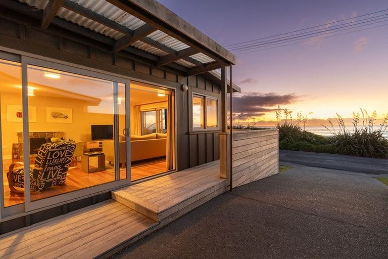 Photo of property in 121 The Parade, Paekakariki, 5034