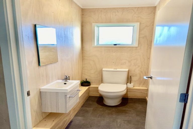 Photo of property in 37 Marellen Drive, Red Beach, 0932