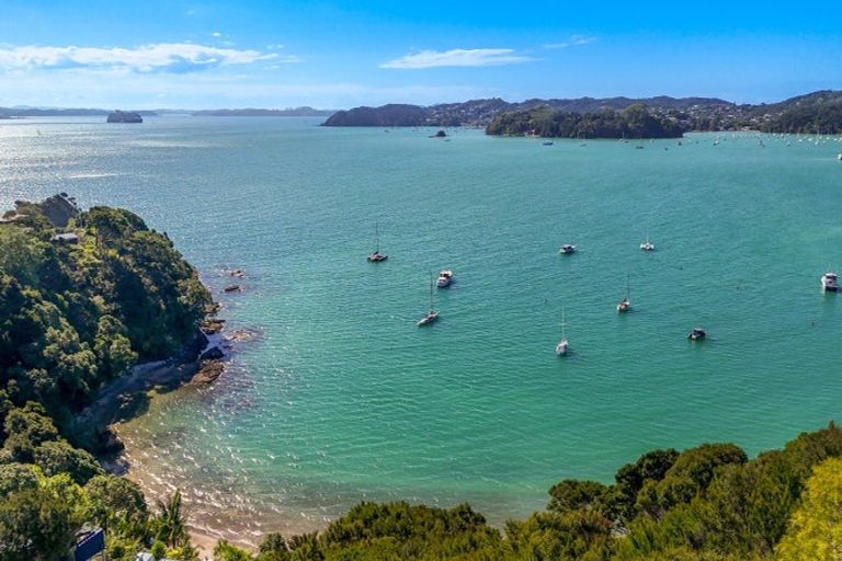 Photo of property in 10 Kaha Place, Russell, 0272