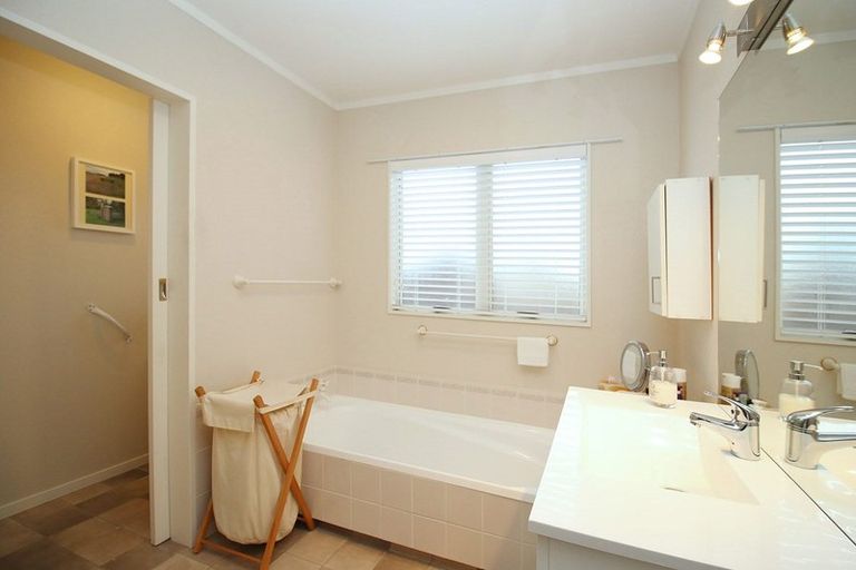 Photo of property in 2/262 Bank Street, Te Awamutu, 3800