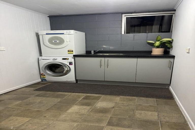 Photo of property in 5 Beaumaris Place, Sockburn, Christchurch, 8042