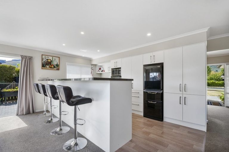 Photo of property in 6 Rogers Place, Kinloch, Taupo, 3377