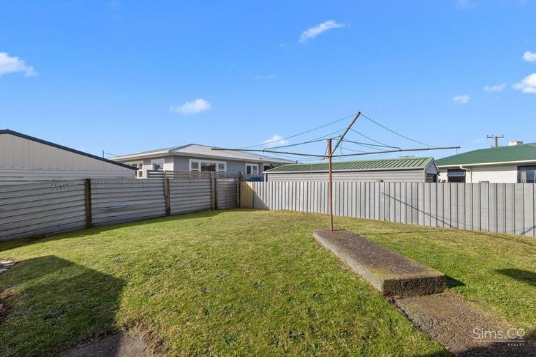 Photo of property in 4 Glenn Street, Castlecliff, Whanganui, 4501