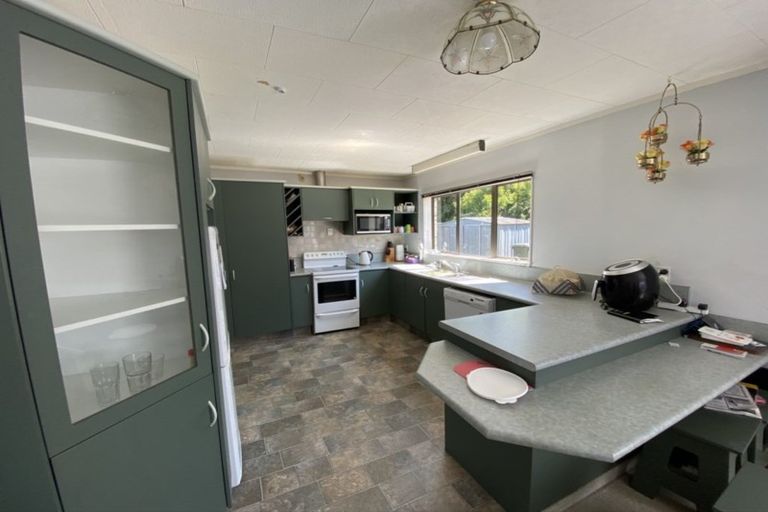 Photo of property in 16 Matai Place, Hawera, 4610